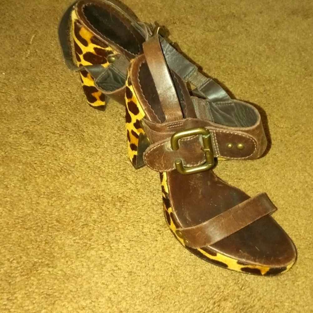 BCBG leather leopard print heel